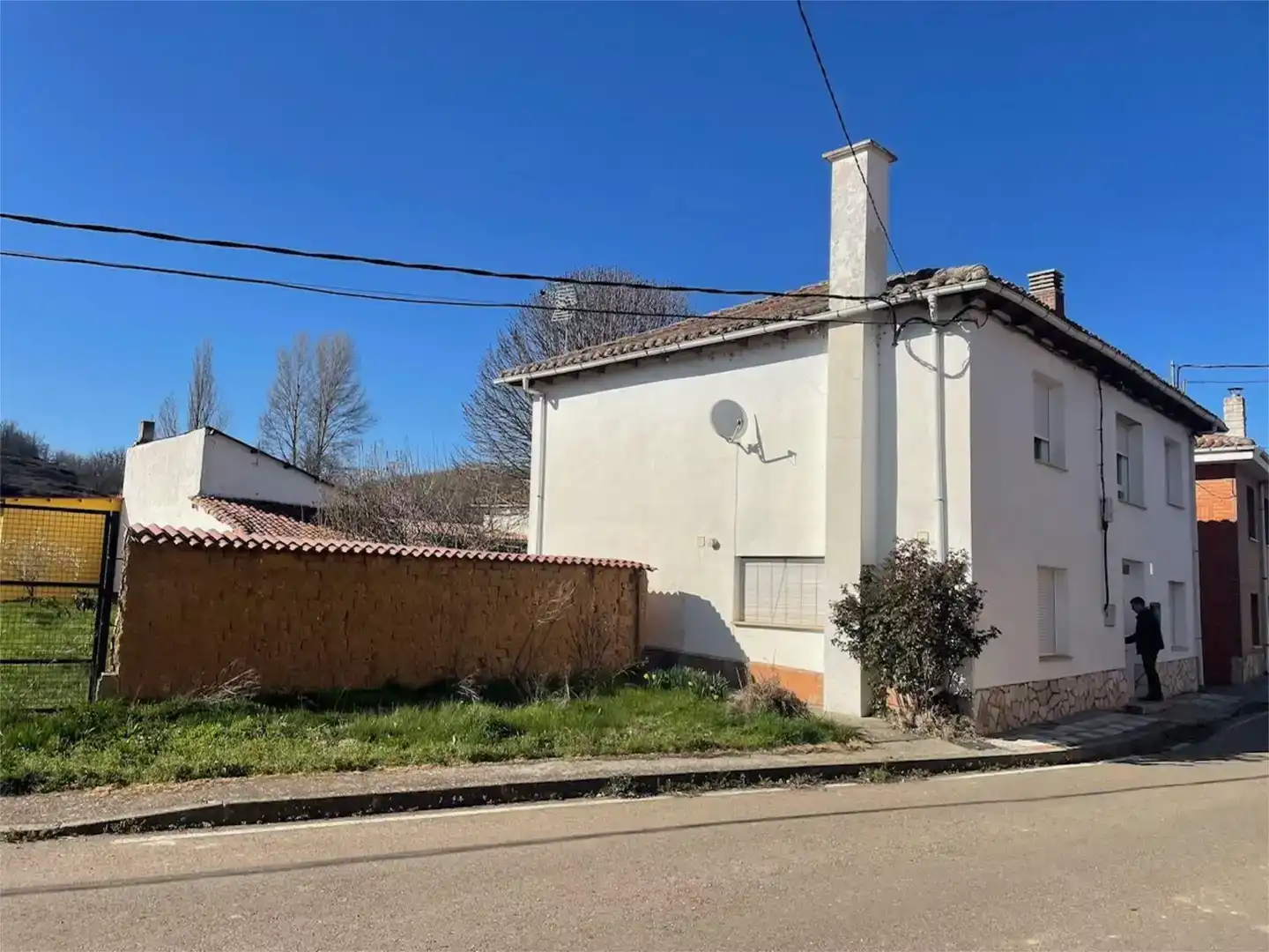 Exterior view of Flat for sale in Gradefes  with Parquet flooring and Furnished