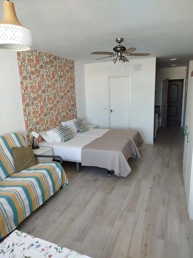 Habitación de Estudio de alquiler en Torremolinos con Aire acondicionado, Amueblado y Piscina comunitaria