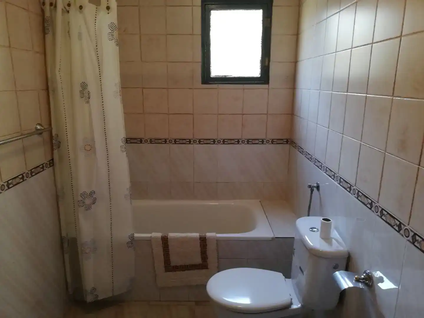 Baño de Casa adosada en venta en Villanueva del Fresno, Badajoz