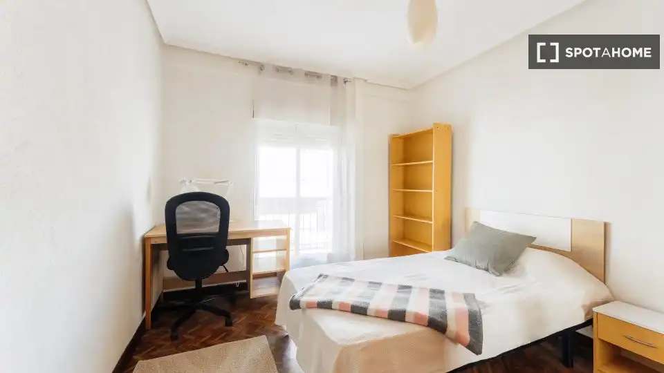 Habitación de Piso para compartir en Valladolid con Aire acondicionado, Calefacción y Amueblado