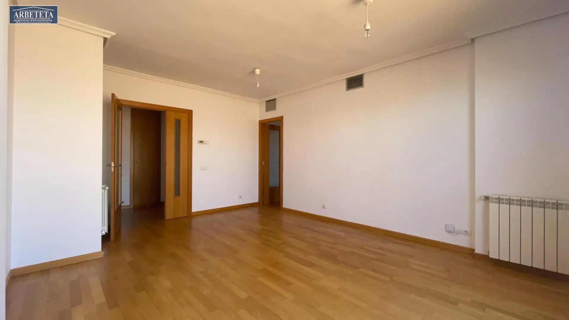 Habitación de Ático en venta en Guadalajara con Calefacción, Terraza y Trastero