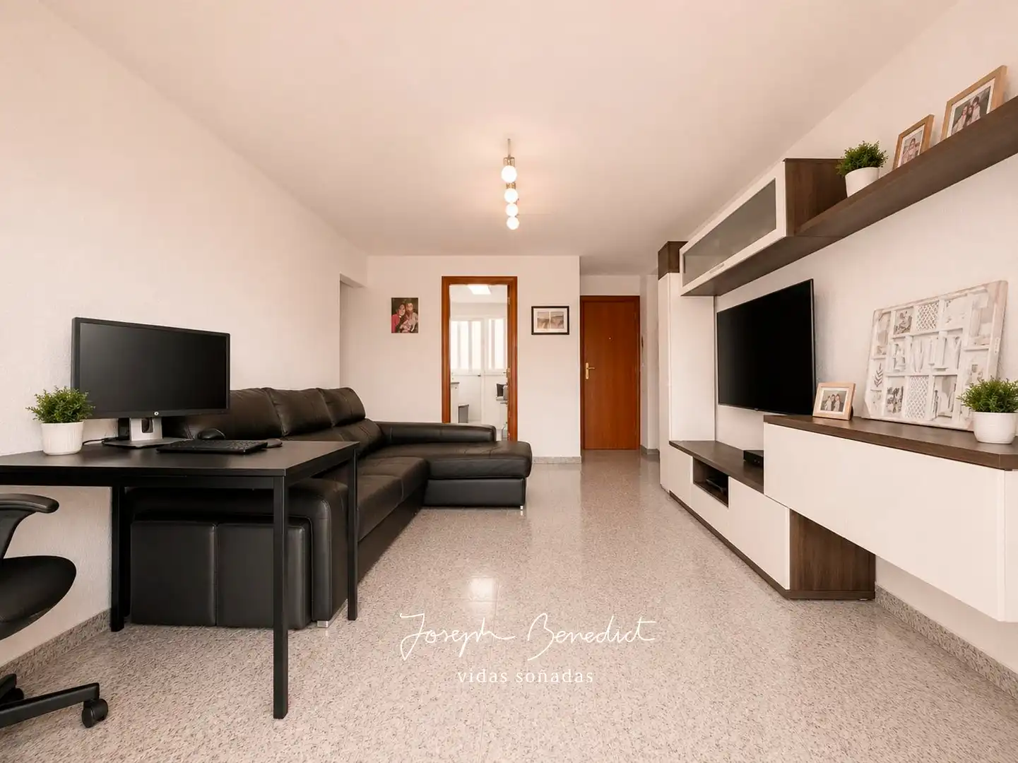 Living room of Flat for sale in L'Hospitalet de Llobregat  with Air Conditioner, Heating and Terrace