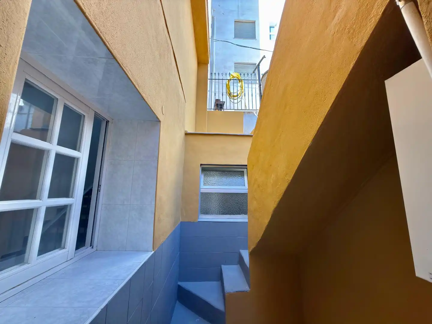 Vista exterior de Edifici en venda en Vélez-Málaga amb Alarma