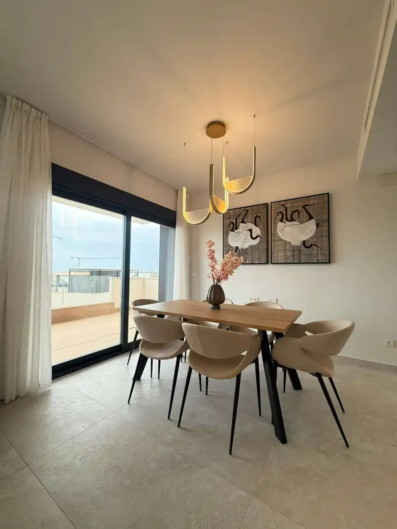 Menjador de Casa o xalet en venda en Alicante / Alacant amb Aire condicionat, Traster i Piscina