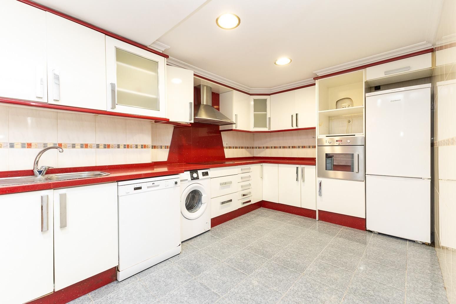 Kitchen of Flat for sale in  Valencia Capital  with Air Conditioner, Private garden and Terrace