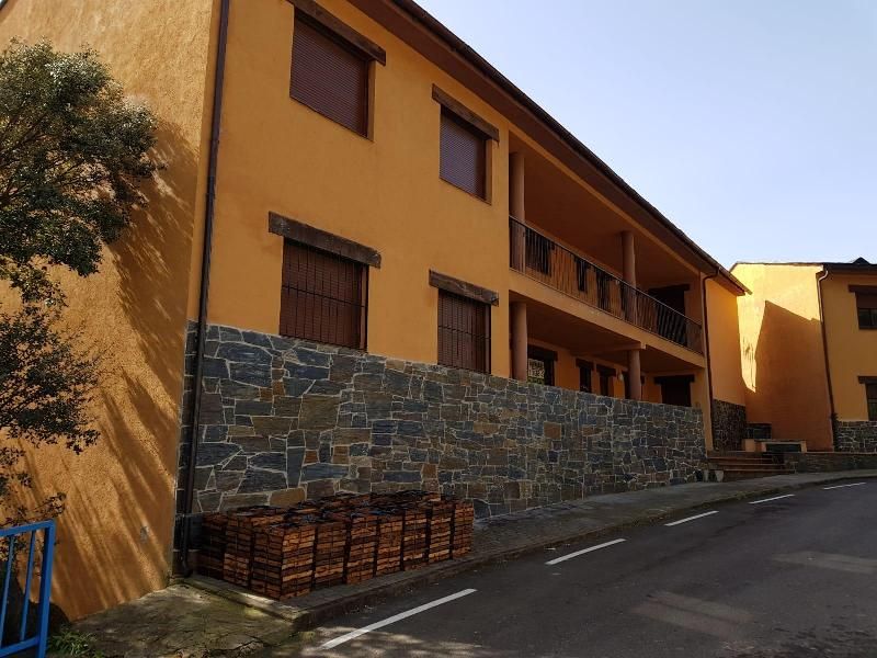 Außenansicht von Wohnungen zum Verkauf in Ladrillar mit Privatgarten, Abstellraum und Möbliert