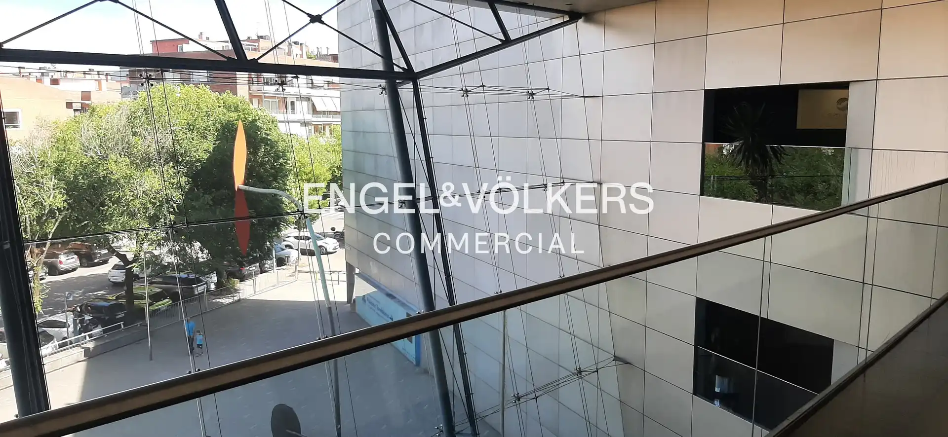 Vista exterior de Oficina en venta en Sant Cugat del Vallès