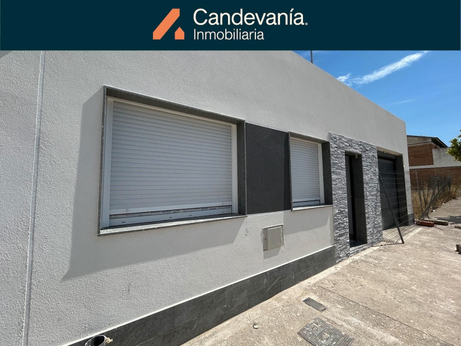 Vista exterior de Casa adosada en venda en San Mateo de Gállego amb Calefacció i Jardí privat