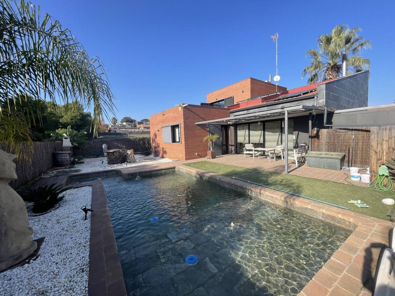 Piscina de Casa o xalet en venda en Canovelles amb Aire condicionat, Calefacció i Jardí privat