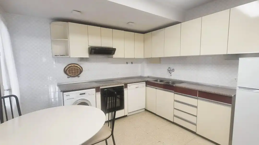 Küche von Wohnung zum Verkauf in  Pamplona / Iruña mit Heizung, Terrasse und Abstellraum