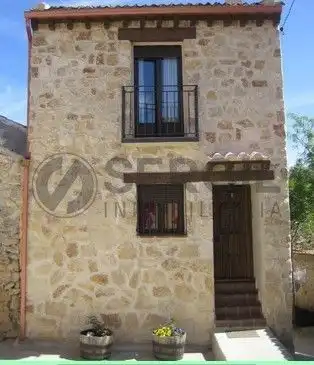 Vista exterior de Casa o xalet en venda en Escobar de Polendos amb Calefacció, Traster i Moblat