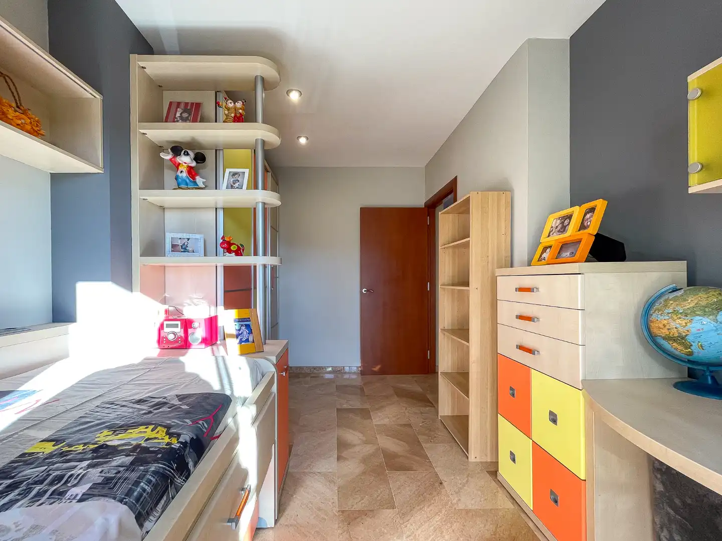 Habitación de Casa adosada en venta en Mataró con Aire acondicionado, Calefacción y Jardín privado