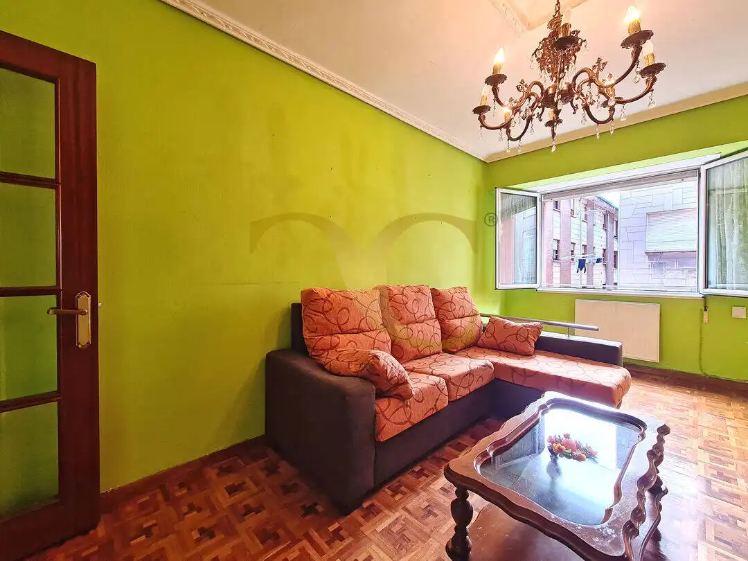 Dormitori de Pis en venda en Gijón  amb Calefacció