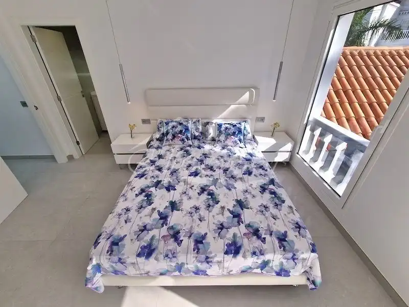 Dormitori de Casa adosada en venda en Adeje amb Aire condicionat, Jardí privat i Terrassa