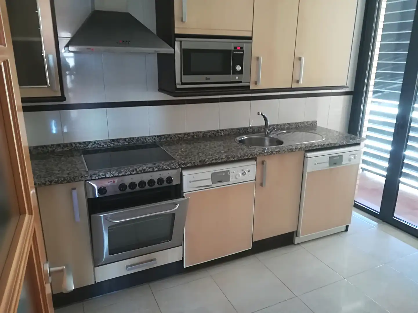 Cuina de Pis de lloguer en Zaragoza amb Aire condicionat, Calefacció i Parquet
