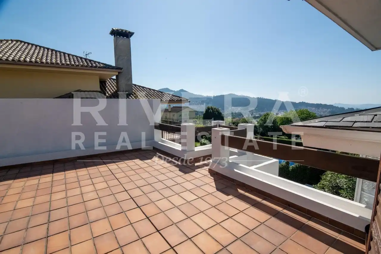 Terraza de Casa o chalet en venta en Vigo  con Calefacción, Jardín privado y Terraza