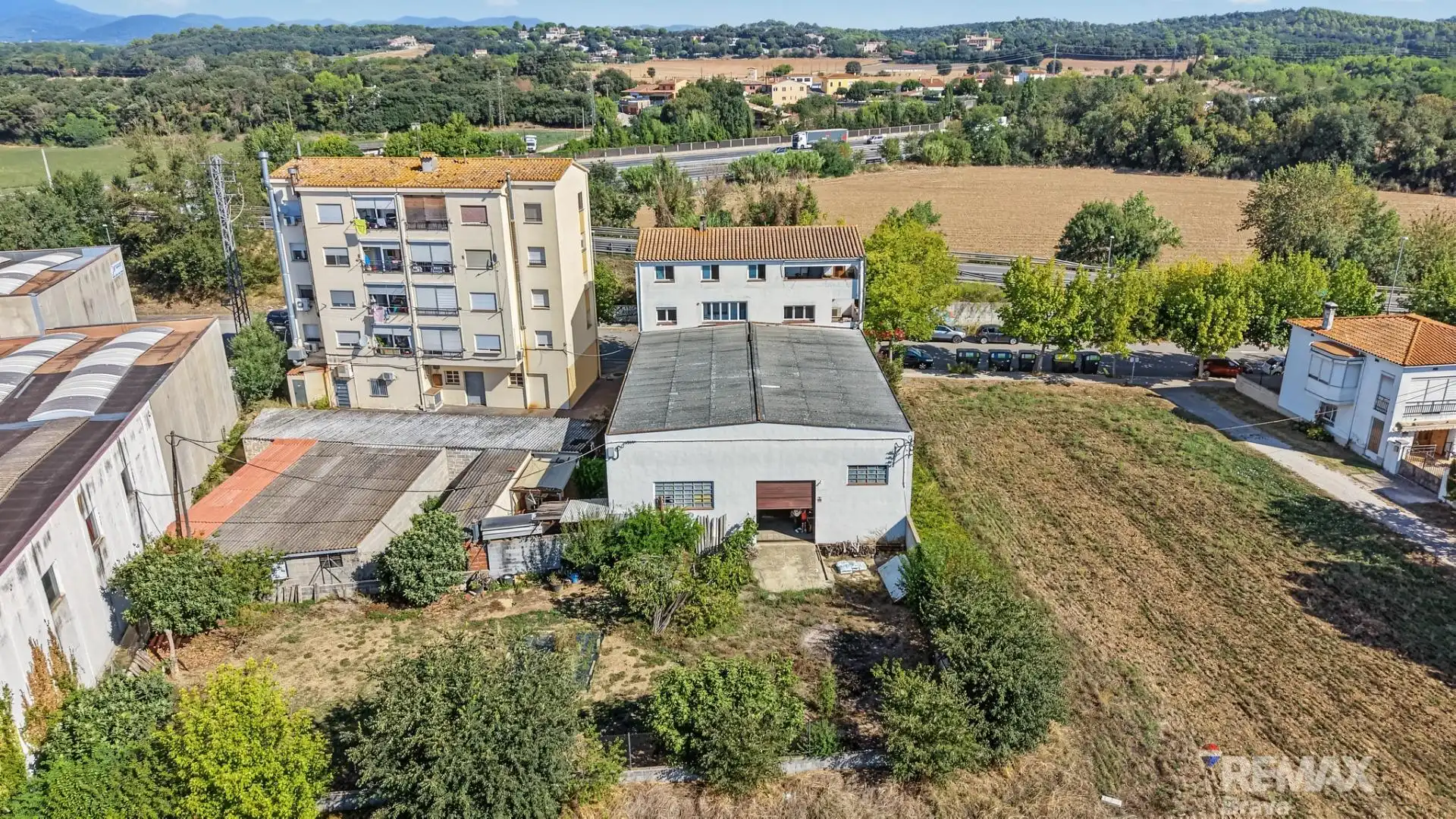 Fabrikhallen zum Verkauf in Domeny