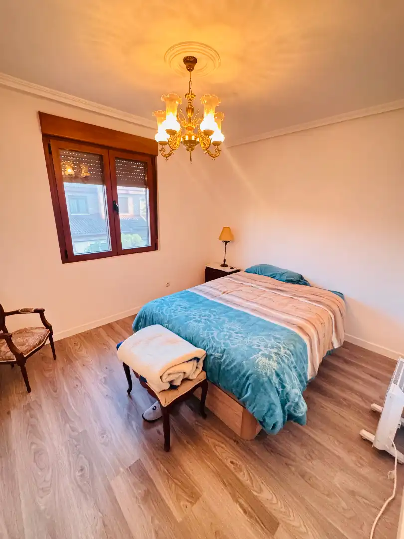Habitación de Casa adosada en venta en Laguna de Duero con Calefacción, Jardín privado y Parquet