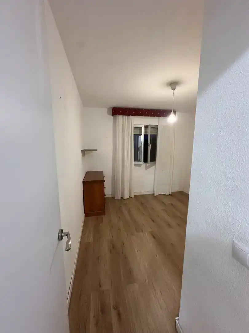 Habitación de Piso para compartir en La Línea de la Concepción con Aire acondicionado, Parquet y Piscina