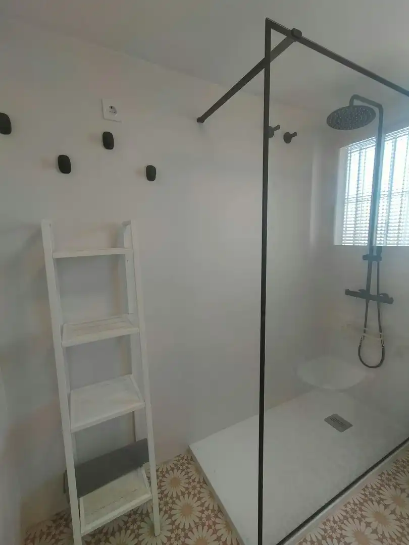 Bathroom of Flat for share in Valencia  with Furnished and Washing machine