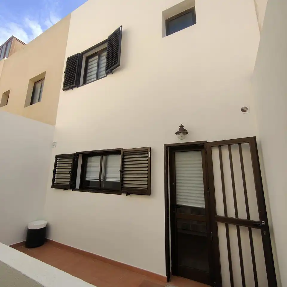 Vista exterior de Dúplex de alquiler en Agüimes con Terraza, Trastero y Amueblado