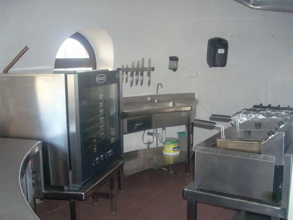 Cocina de Local en venta en San Cebrián de Campos con Aire acondicionado
