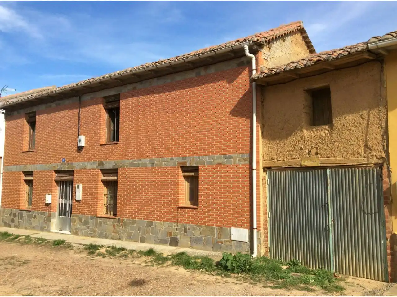 Vista exterior de Casa o chalet en venta en Pajares de los Oteros con Jardín privado