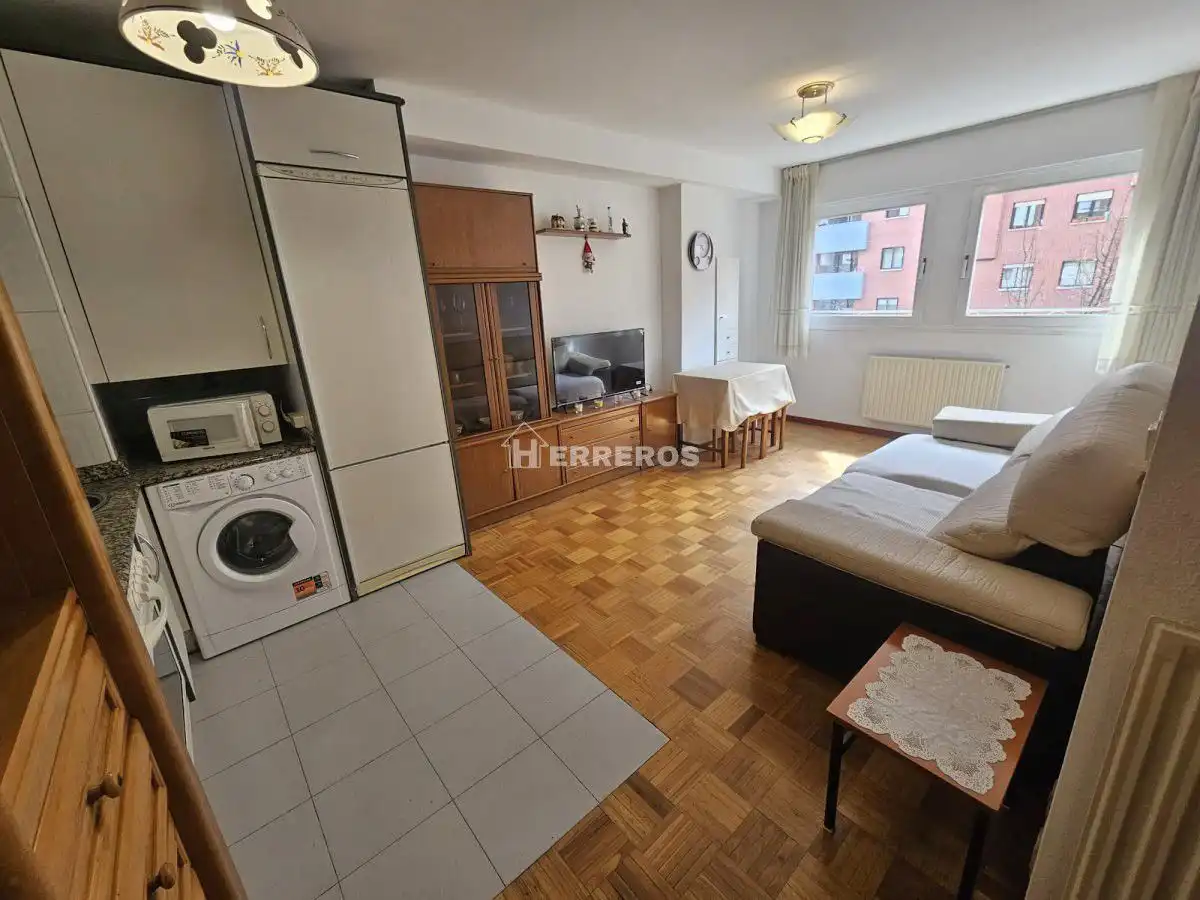 Dormitori de Apartament en venda en San Adrián 