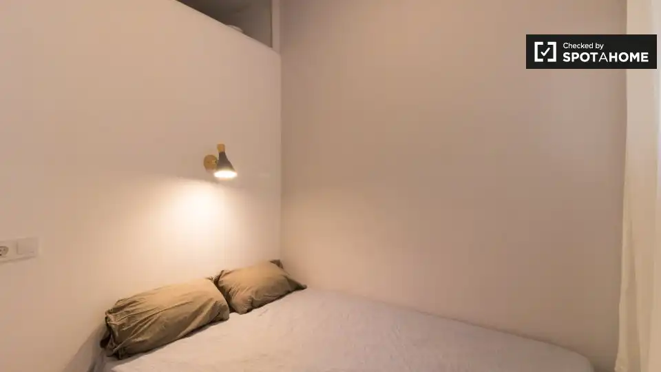 Schlafzimmer von Wohnung zur Miete in Barcelona mit Klimaanlage, Heizung und Möbliert