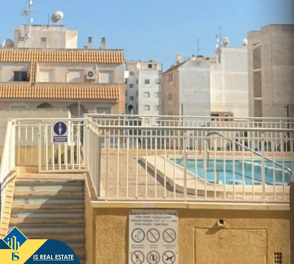 Schwimmbecken von Wohnungen zum Verkauf in Torrevieja mit Heizung, Terrasse und Möbliert