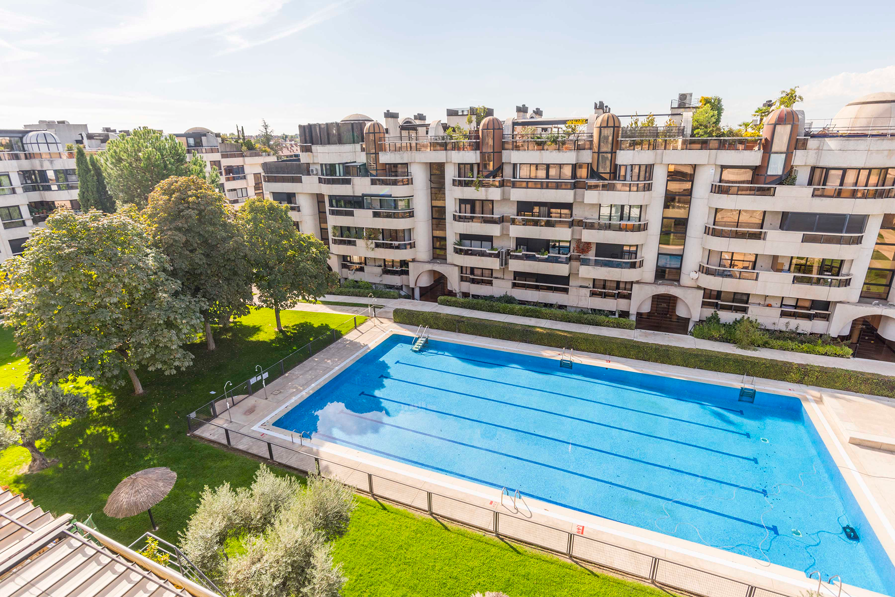 Swimming pool of Apartment for sale in  Madrid Capital  with Air Conditioner, Heating and Terrace