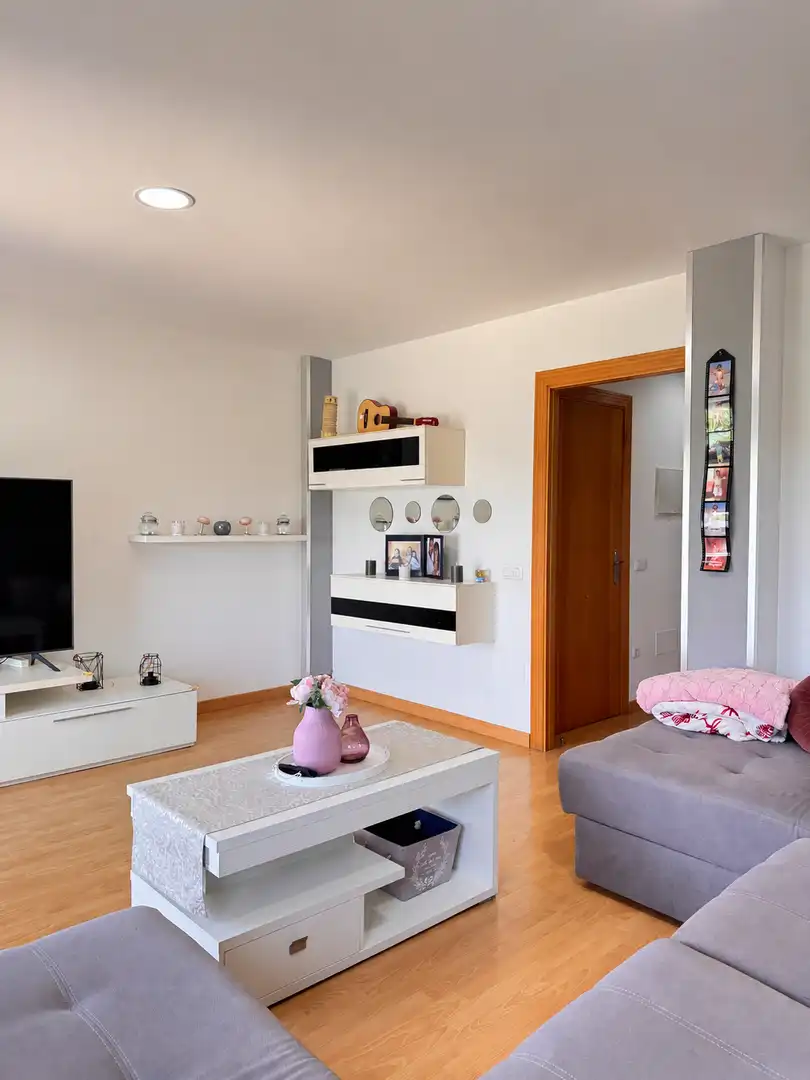 Sala d'estar de Casa adosada en venda en Roquetas de Mar amb Aire condicionat, Terrassa i Traster