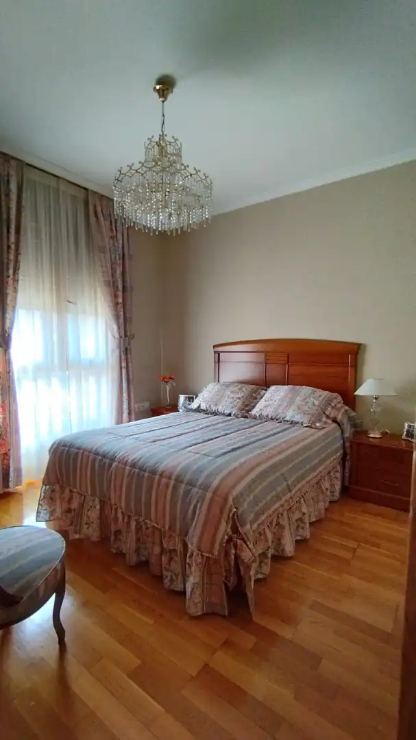 Habitación de Casa adosada en venta en Medina del Campo con Calefacción y Trastero