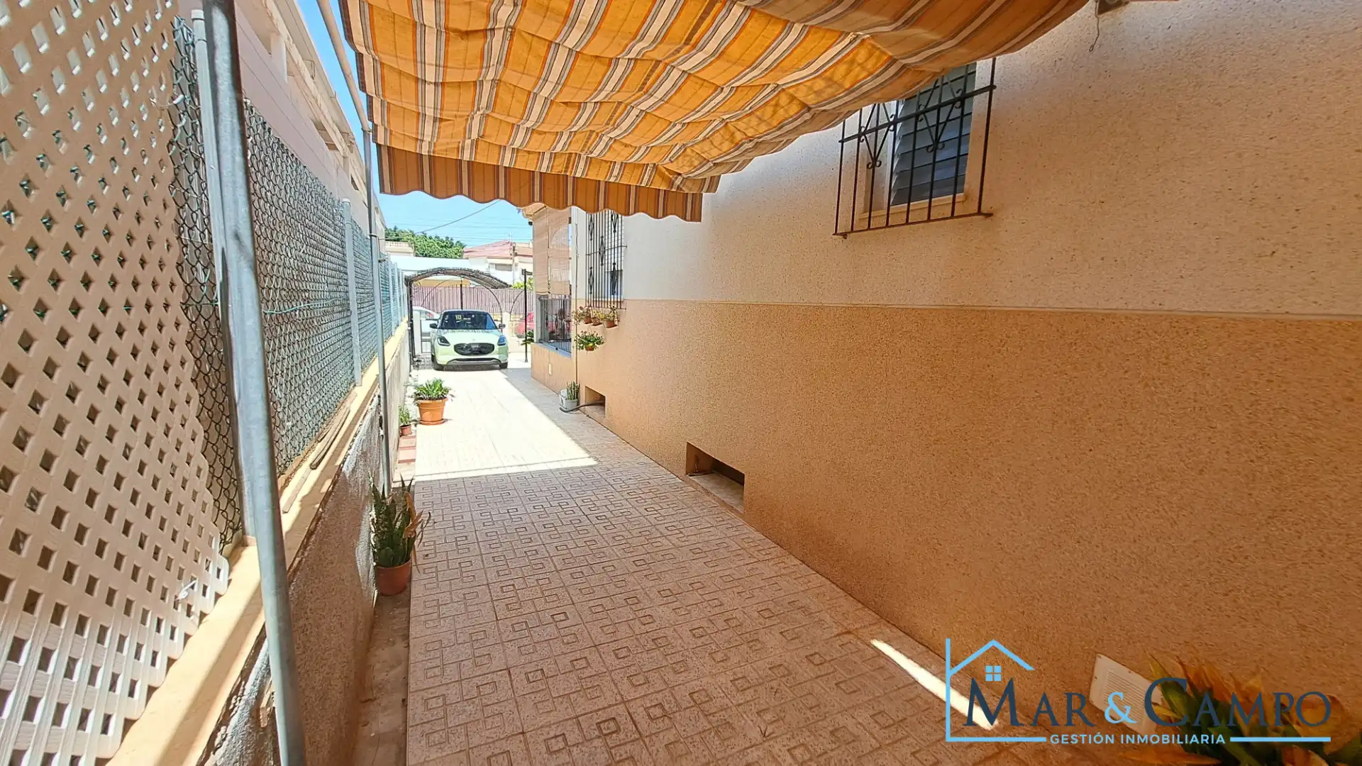 Vista exterior de Casa adosada en venta en Los Alcázares con Aire acondicionado, Jardín privado y Amueblado