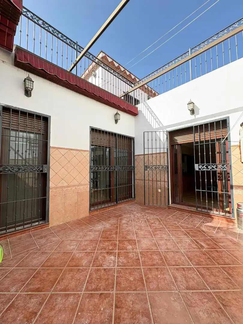 Vista exterior de Casa o chalet de alquiler en Carmona con Aire acondicionado, Calefacción y Terraza
