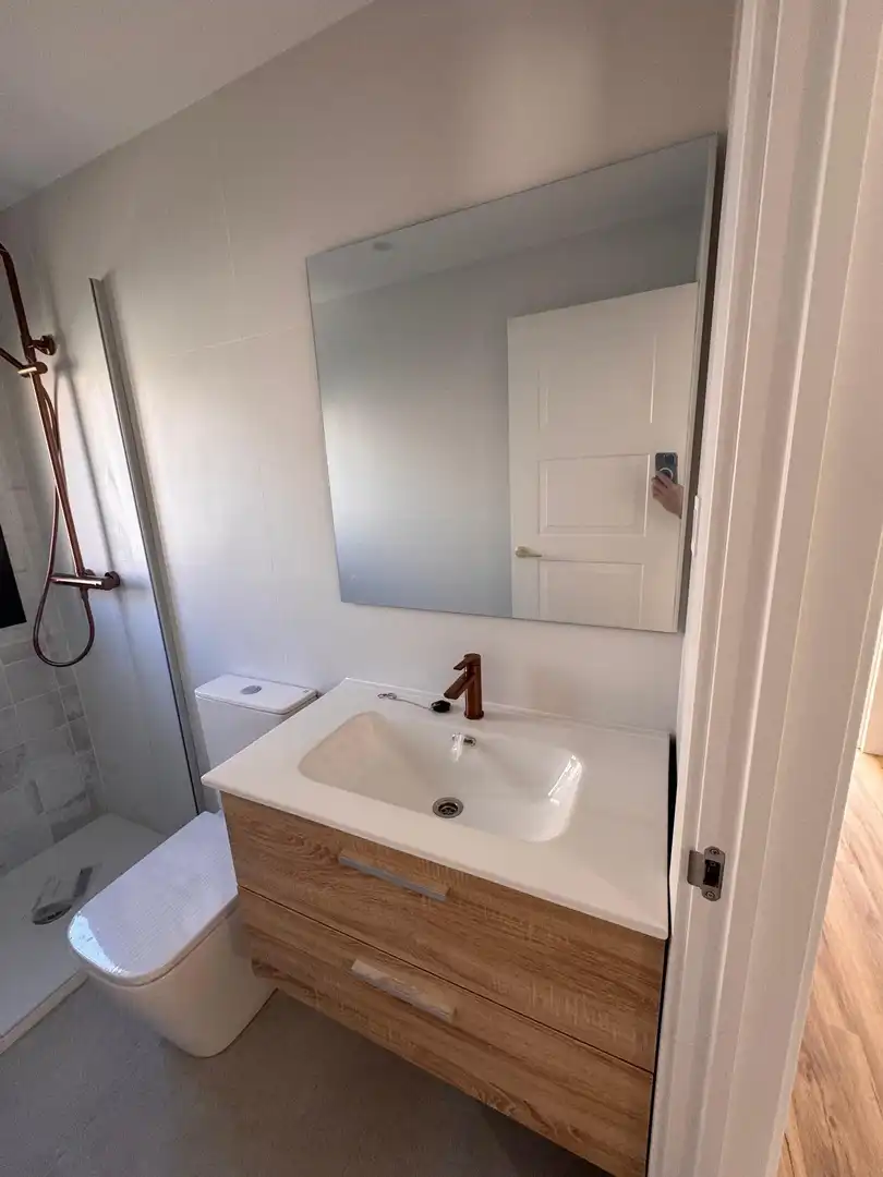 Baño de Casa adosada en venta en Cubelles con Aire acondicionado, Terraza y Piscina comunitaria