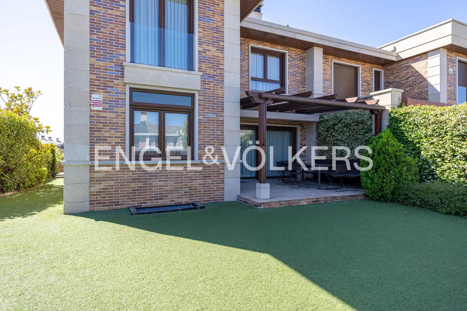 Terrasse von Einfamilien-Reihenhaus zum Verkauf in Majadahonda mit Klimaanlage, Heizung und Privatgarten