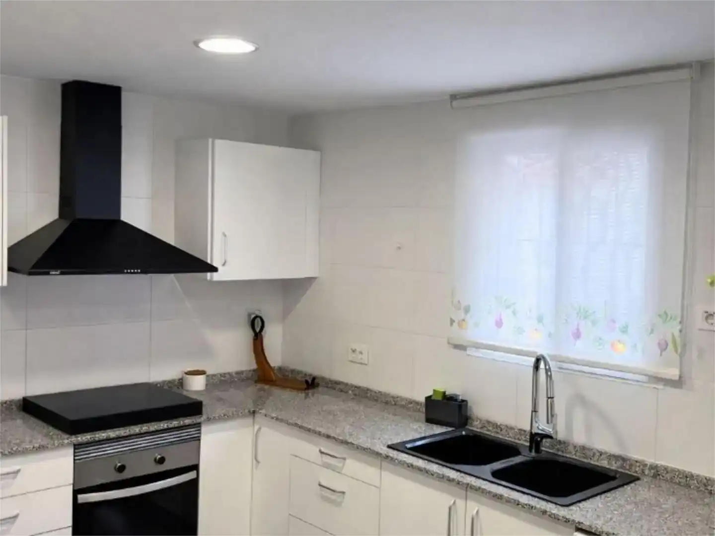 Cuina de Casa o xalet de lloguer en La Pobla de Vallbona amb Aire condicionat i Piscina
