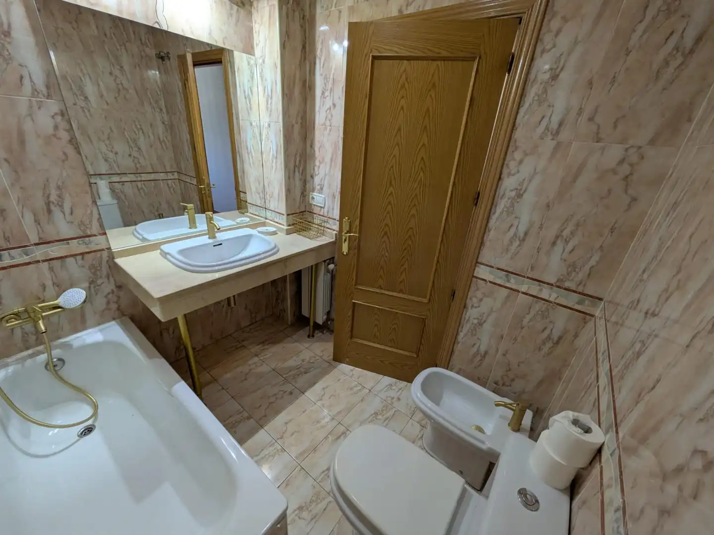 Bathroom of Flat for rent in Cáceres  with Heating, Terrace and Storage room