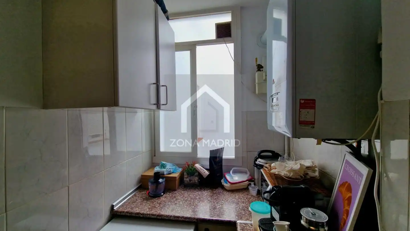 Kitchen of Flat for sale in Madrid  with Furnished
