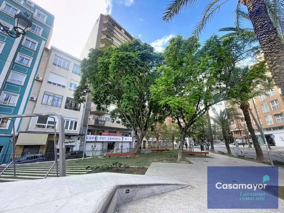 Vista exterior de Pis en venda en Alicante / Alacant amb Aire condicionat, Calefacció i Terrassa