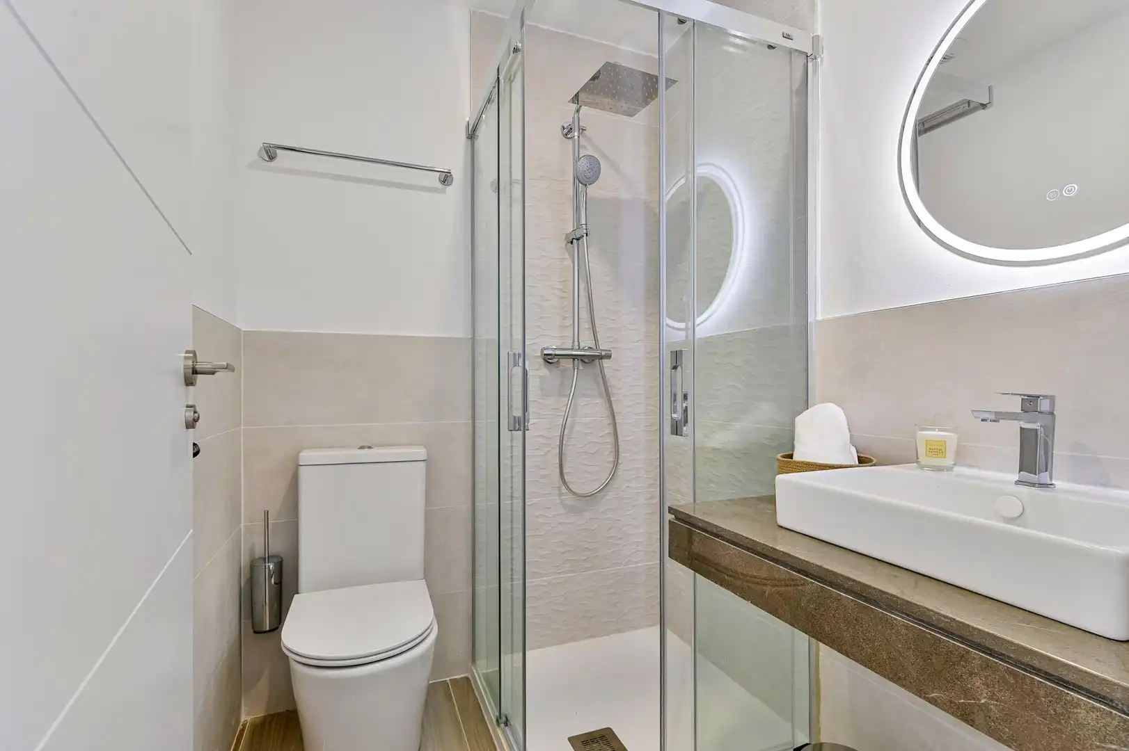 Baño de Apartamento de alquiler en Mijas con Aire acondicionado, Calefacción y Jardín privado