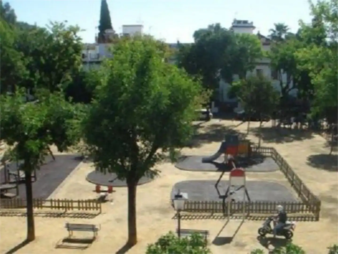 Außenansicht von Maisonette zur Miete in Sevilla mit Klimaanlage, Parkett und Abstellraum