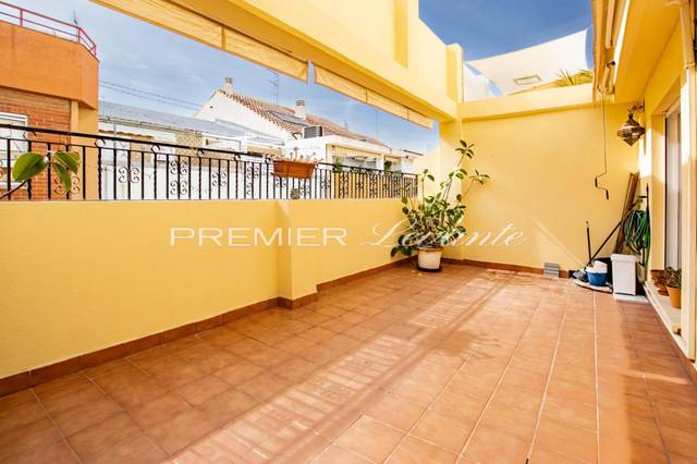 Ático en Alquiler en Calle RIGOBERTO FERRER en Alipark