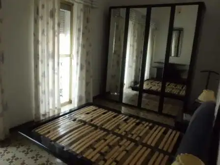 Piso céntrico compuesto por 3 dormitorios, 1 baños, 1 patio, cocina, terraza amplia con doble guardilla. Piso muy iluminado. En la, imatge 2