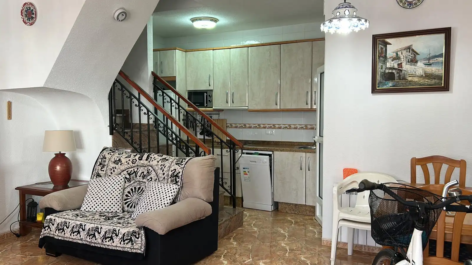 Küche von Maisonette zum Verkauf in Santa Pola mit Klimaanlage, Heizung und Privatgarten