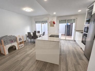 Adosado en venta en Calle Poeta Alfonso Canales 38