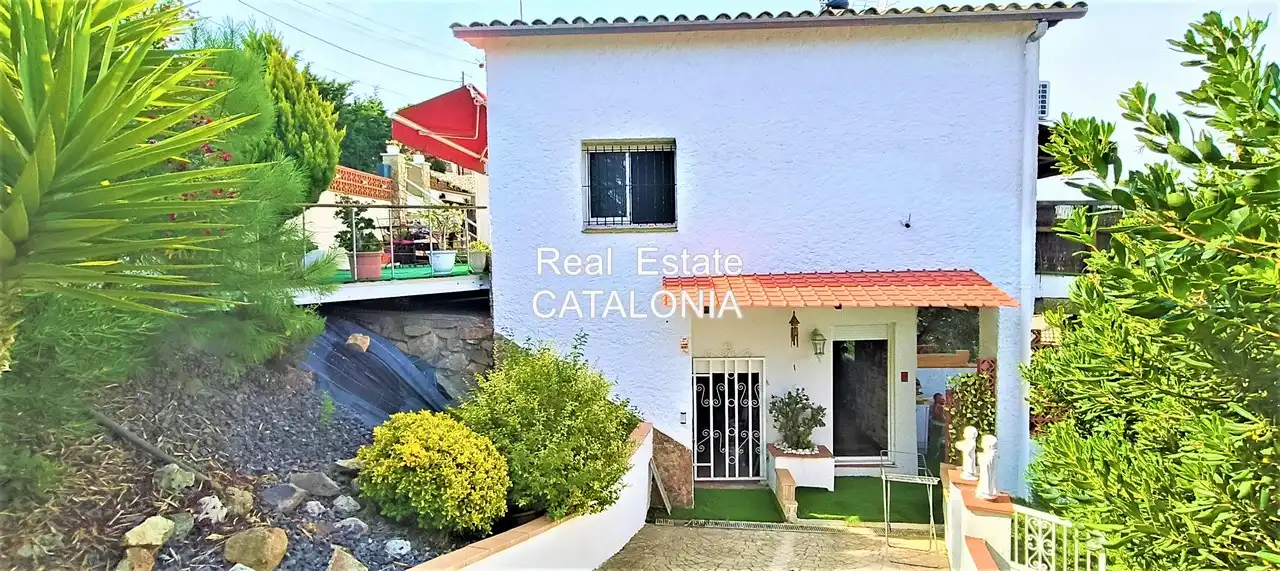 Vista exterior de Casa o xalet en venda en Lloret de Mar amb Aire condicionat, Calefacció i Jardí privat