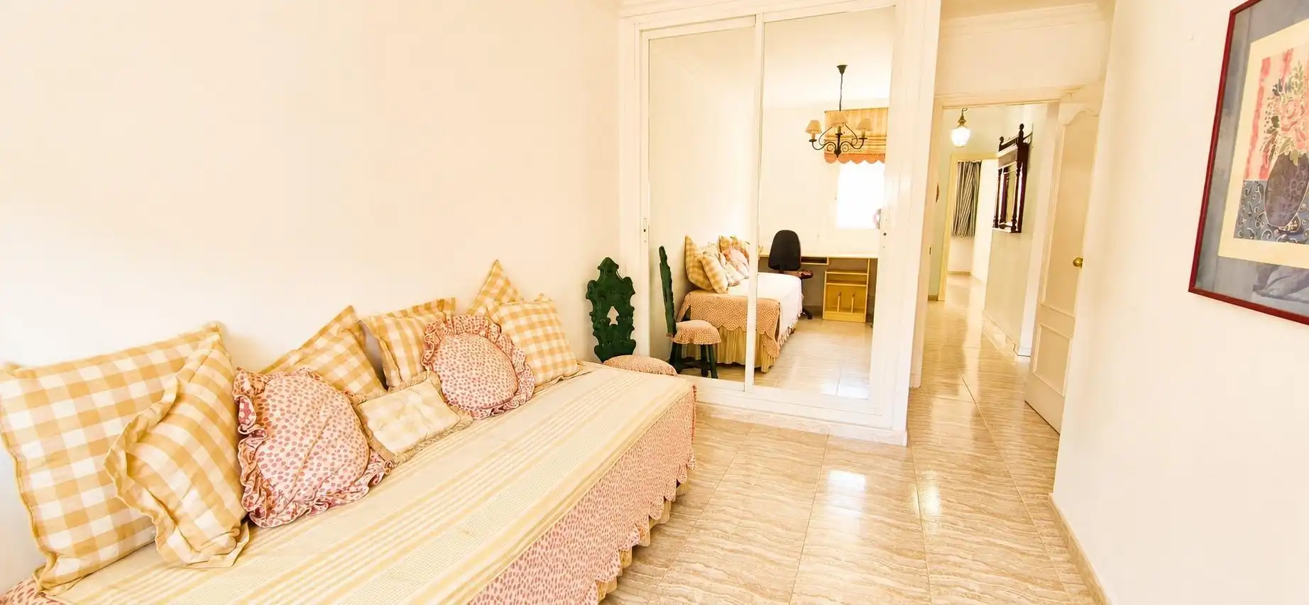Habitación de Piso de alquiler en Málaga con Terraza y Amueblado