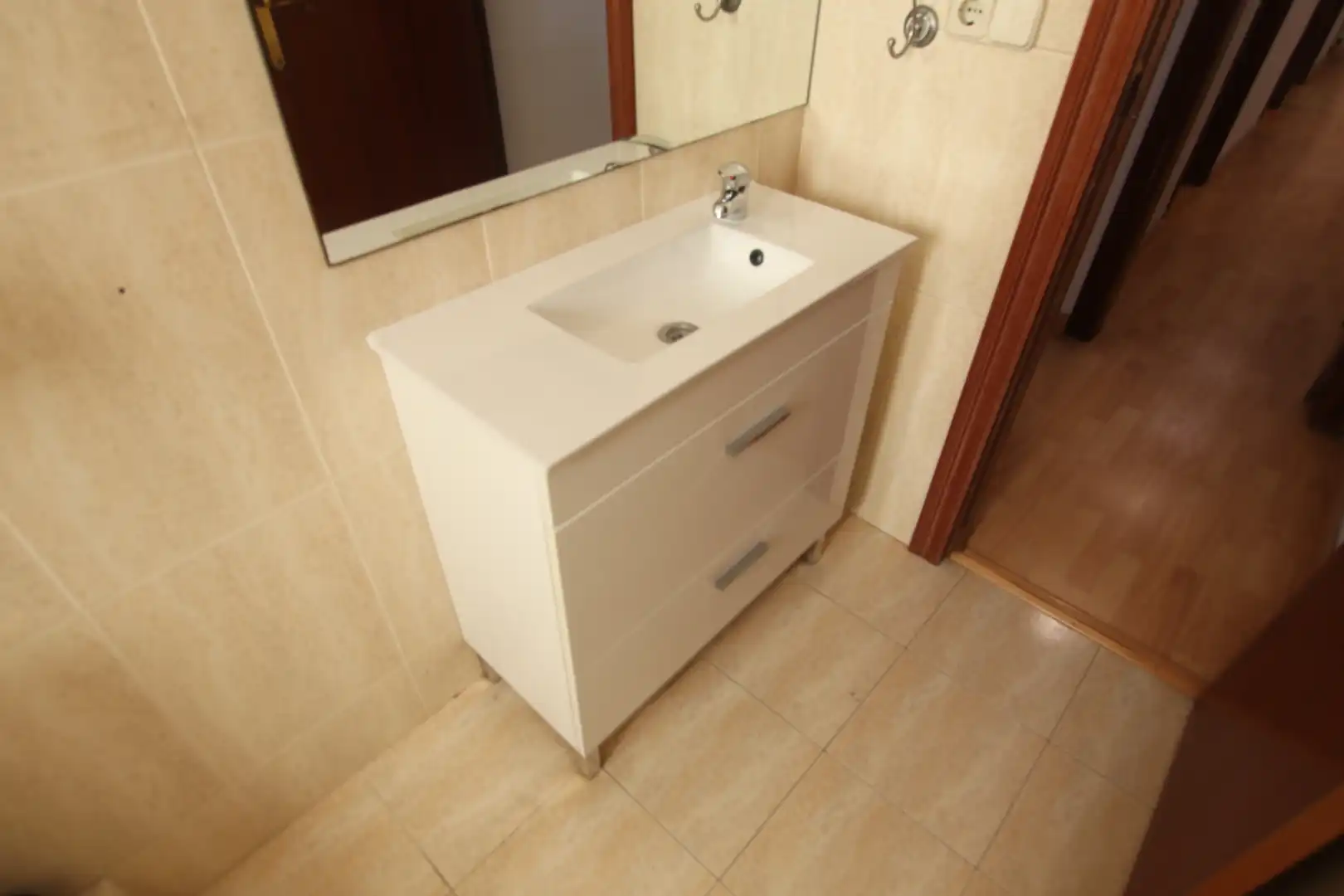 Bathroom of Flat for sale in L'Hospitalet de Llobregat  with Air Conditioner, Heating and Parquet flooring